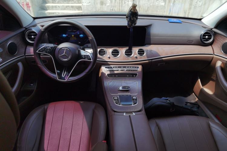 Used Mercedes-Benz E-Class 2021 Facelift E 300 L Stylish Edition Center Console