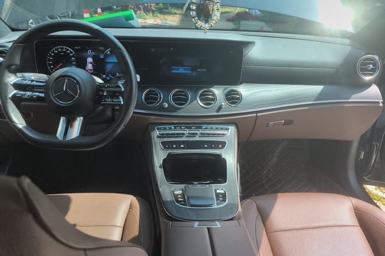 Used Mercedes-Benz E-Class 2021 E 300 L Sport Premium Edition Center Console
