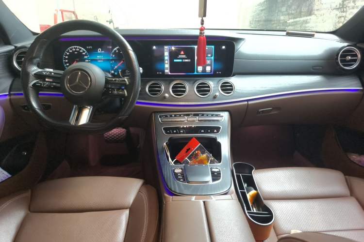 Used Mercedes-Benz E-Class 2021 E 260 L Center Console