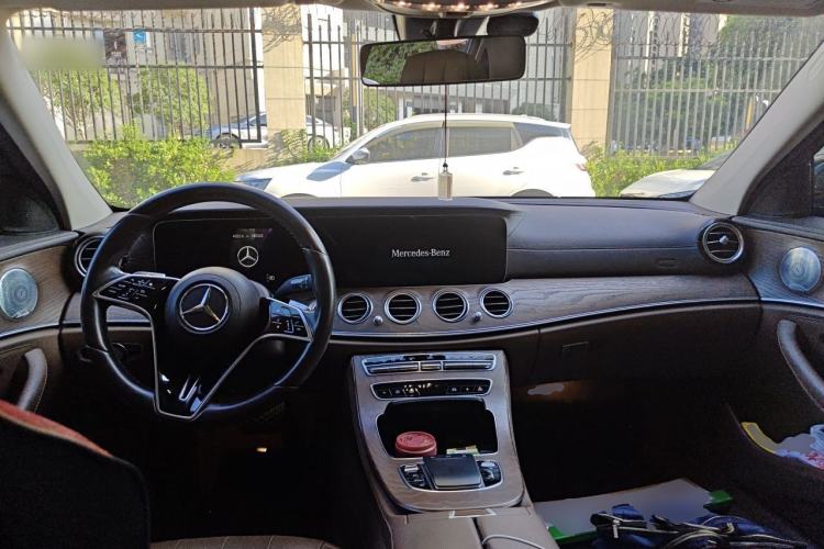 Used Mercedes-Benz E-Class 2021 E 300 L Luxury Model Center Console