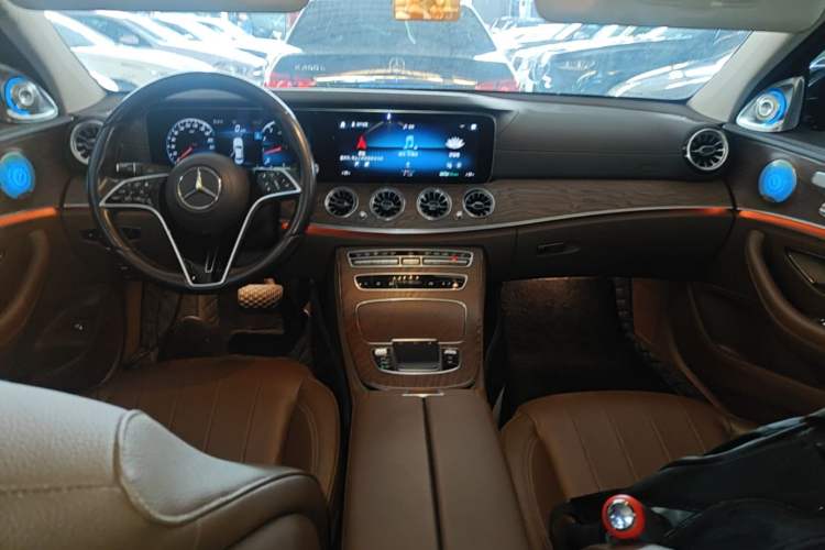 Used Mercedes-Benz E-Class 2021 Restyled E 300 L Luxury Edition Center Console