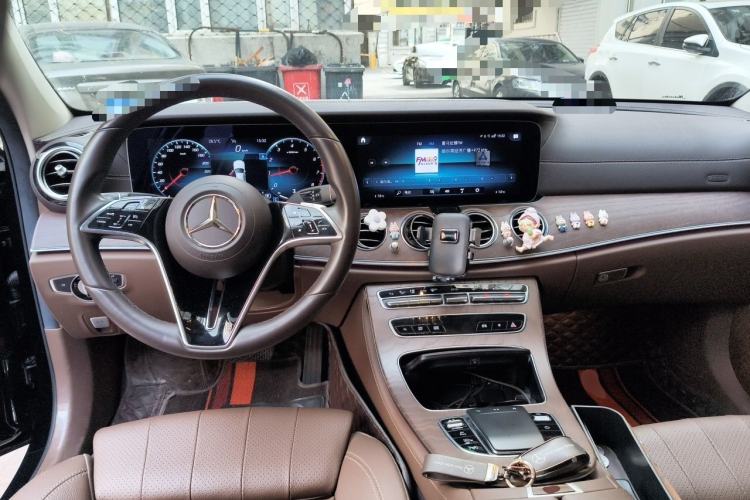 Used Mercedes-Benz E-Class 2021 Facelift E 260 L Sport 4MATIC Center Console