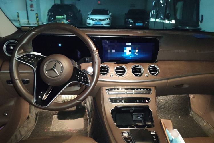 Used Mercedes-Benz E-Class 2021 Restyled E 300 L Luxury Edition Center Console