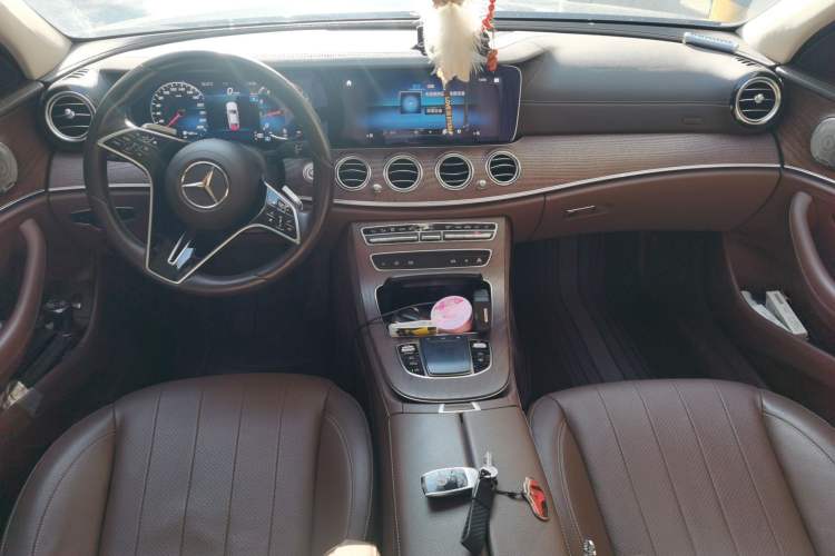 Used Mercedes-Benz E-Class 2021 Restyled E 300 L Luxury Edition Center Console