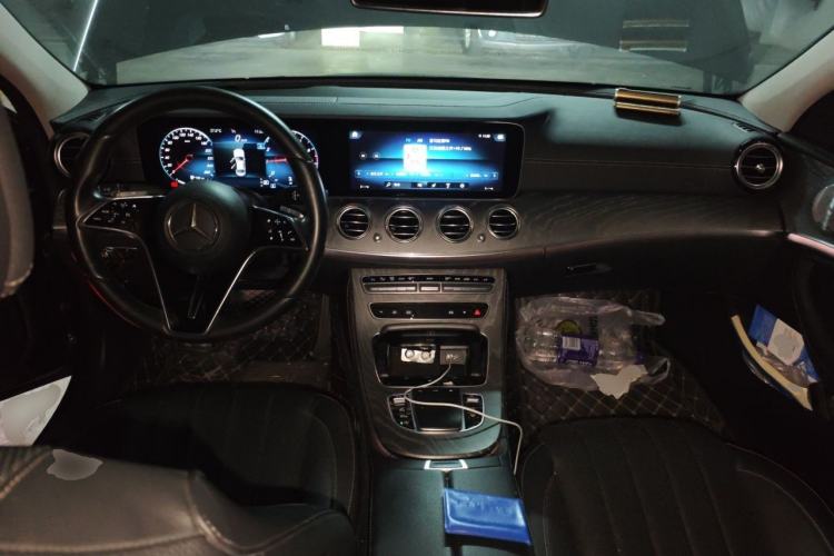 Used Mercedes-Benz E-Class 2021 E 300 L Premium Edition Center Console