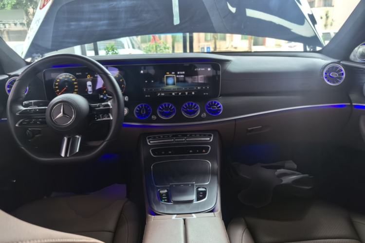 Used Mercedes-Benz E-Class 2021 E 300 L Sport Luxury Edition Center Console