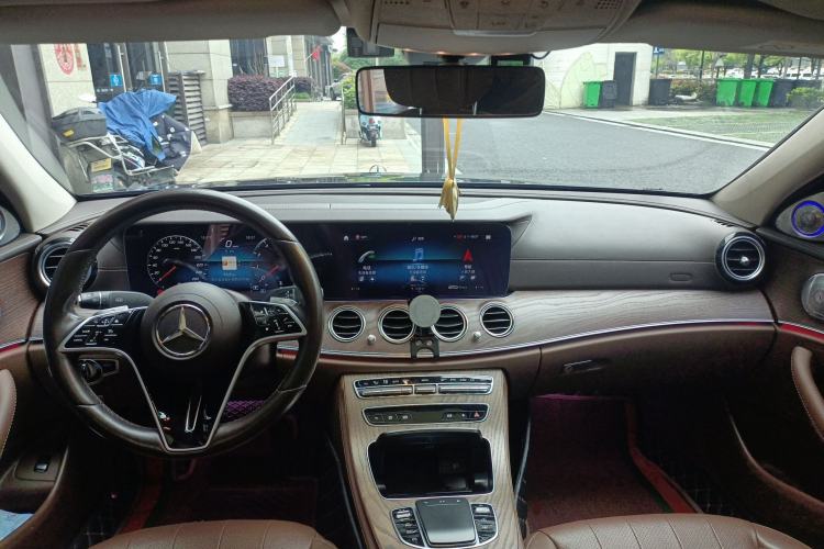 Used Mercedes-Benz E-Class 2021 E 300 L Luxury Model Center Console