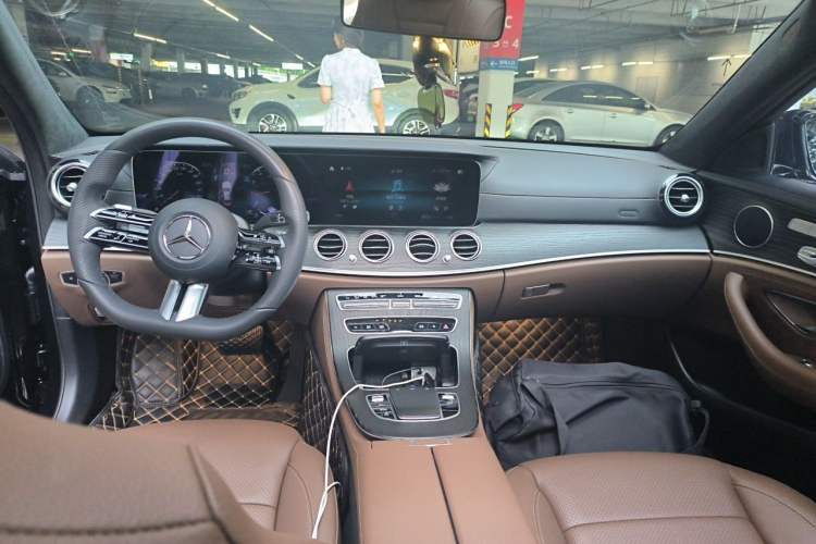 Used Mercedes-Benz E-Class 2021 Facelift E 300 L Stylish Edition Center Console