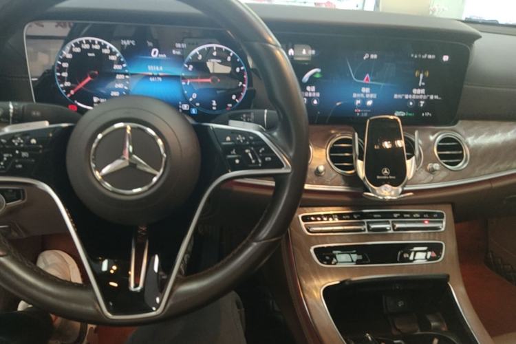 Used Mercedes-Benz E-Class 2021 Restyled E 300 L Luxury Edition Center Console