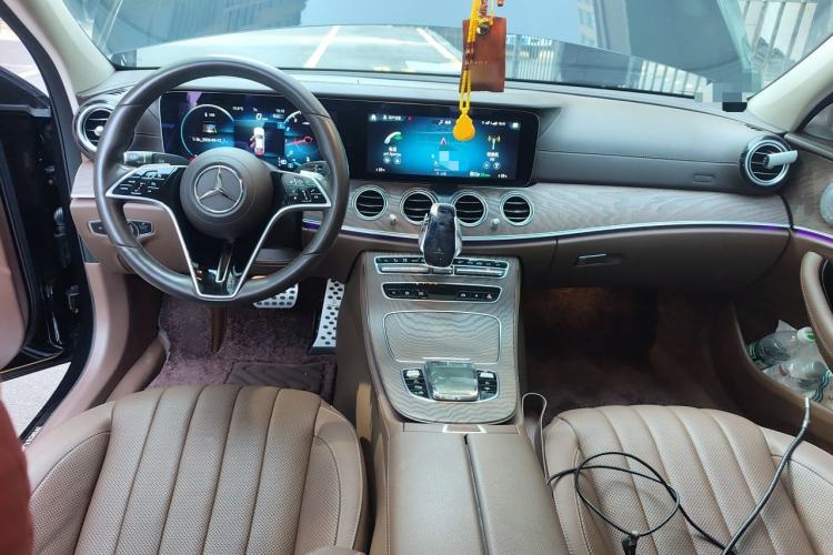 Used Mercedes-Benz E-Class 2021 E 300 L Premium Edition Center Console