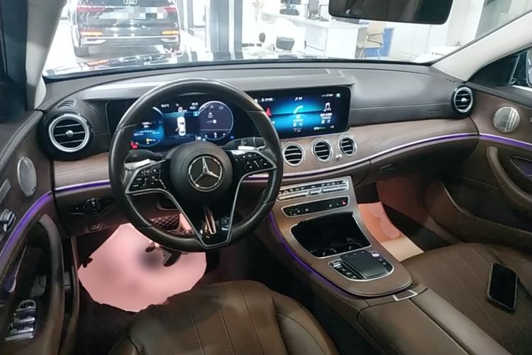 Used Mercedes-Benz E-Class 2021 Restyled E 300 L Luxury Edition Center Console