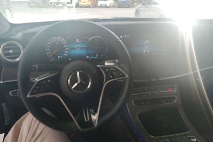 Used Mercedes-Benz E-Class 2021 E 300 L Luxury Model Center Console