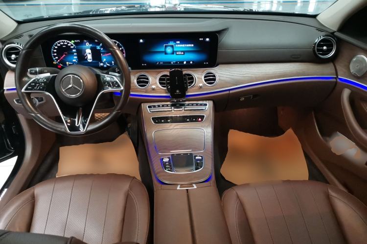 Used Mercedes-Benz E-Class 2021 Facelift E 300 L Stylish Edition Center Console