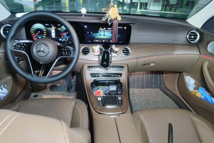 Used Mercedes-Benz E-Class 2021 E 300 L Luxury Model Center Console