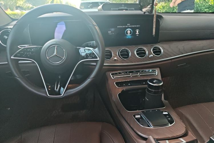 Used Mercedes-Benz E-Class 2021 E 300 L Luxury Model Center Console