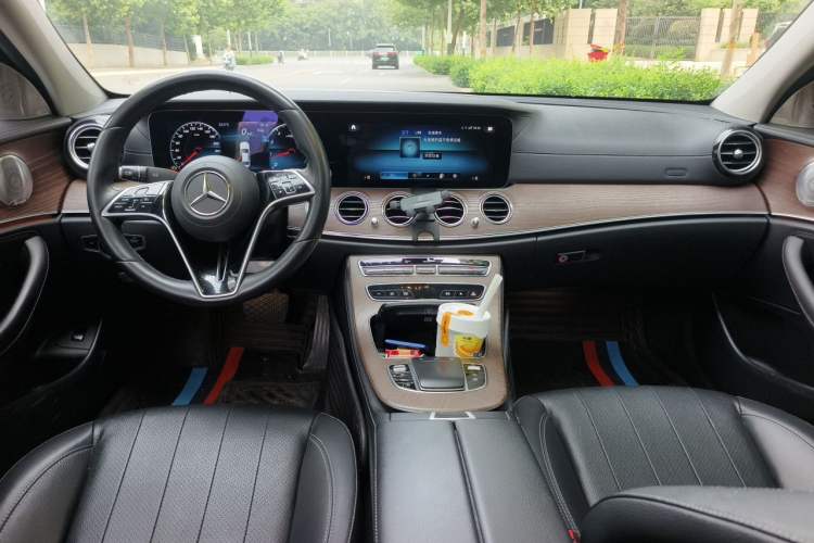Used Mercedes-Benz E-Class 2021 E 300 L Luxury Model Center Console