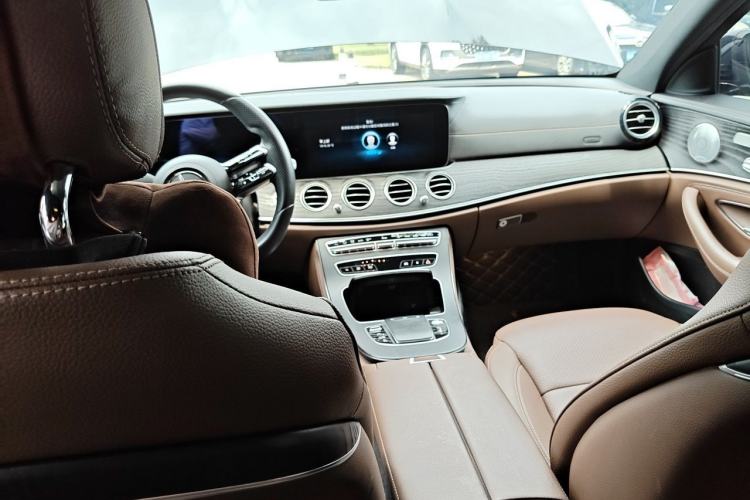 Used Mercedes-Benz E-Class 2021 E 300 L Sport Luxury Edition Center Console