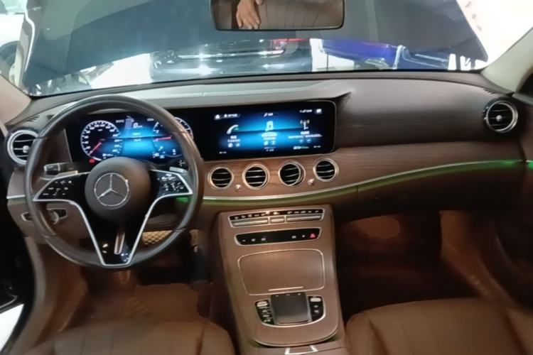 Used Mercedes-Benz E-Class 2021 Restyled E 300 L Luxury Edition Center Console