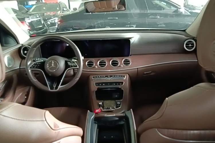Used Mercedes-Benz E-Class 2021 Restyled E 300 L Luxury Edition Center Console