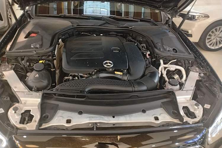Used Mercedes-Benz E-Class 2021 E 260 L Engine Bay