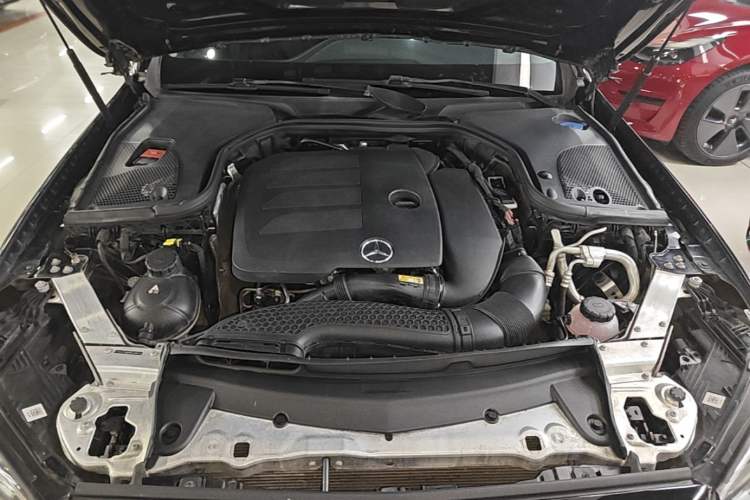 Used Mercedes-Benz E-Class 2021 E 260 L Engine Bay