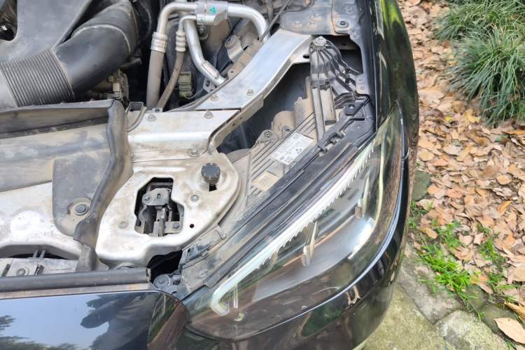 Used Mercedes-Benz E-Class 2021 Facelift E 260 L Engine Bay Left