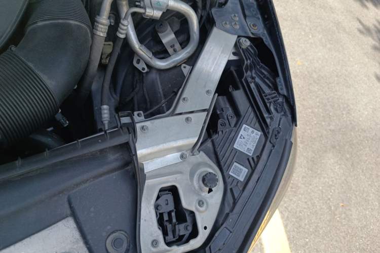 Used Mercedes-Benz E-Class 2021 E 300 L Luxury Model Engine Bay Left
