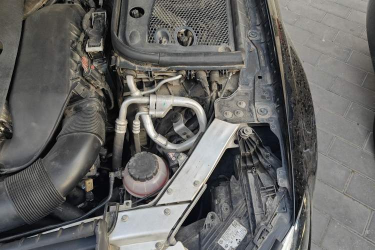 Used Mercedes-Benz E-Class 2021 E 260 L Engine Bay Left