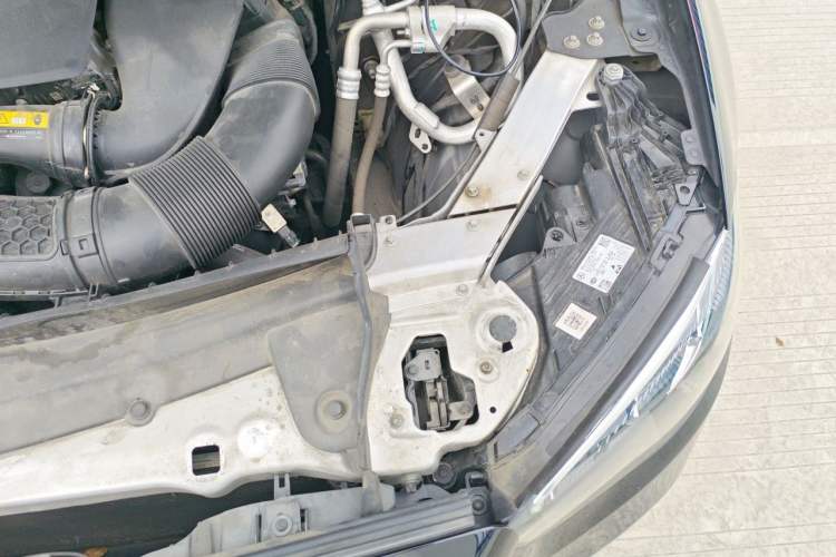 Used Mercedes-Benz E-Class 2021 Facelift E 300 L Stylish Edition Engine Bay Left