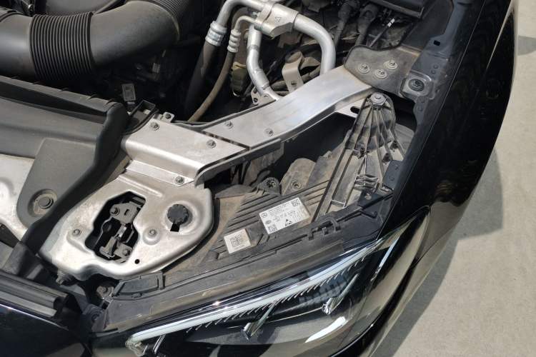 Used Mercedes-Benz E-Class 2021 Facelift E 260 L Engine Bay Left