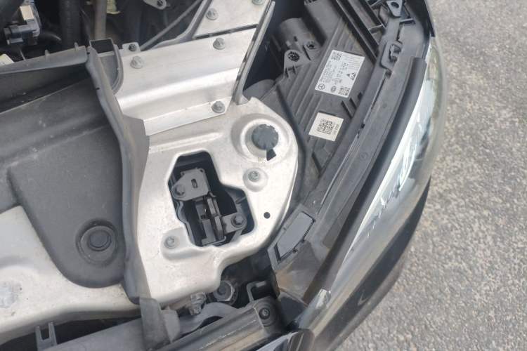 Used Mercedes-Benz E-Class 2021 E 300 L Sporty and Stylish Model Engine Bay Left