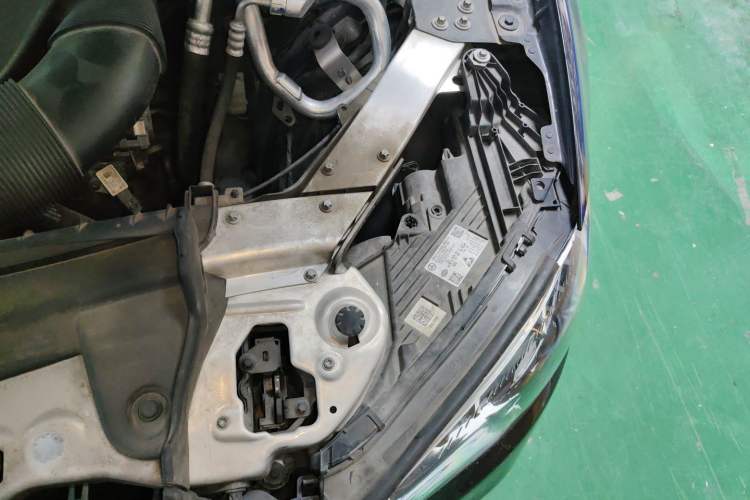 Used Mercedes-Benz E-Class 2021 E 300 L Sporty and Stylish Model Engine Bay Left