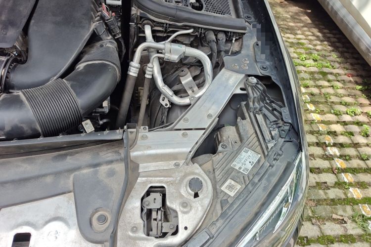 Used Mercedes-Benz E-Class 2021 E 300 L Stylish Model Engine Bay Left