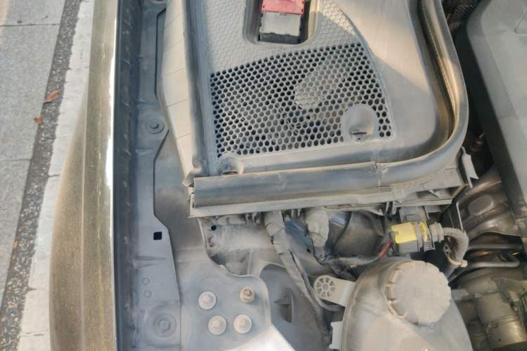 Used Mercedes-Benz E-Class 2021 E 300 L Sporty and Stylish Model Engine Bay Right