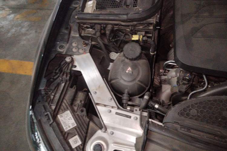 Used Mercedes-Benz E-Class 2021 Restyled E 300 L Luxury Edition Engine Bay Right