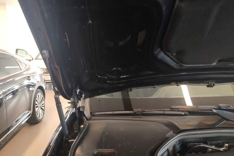 Used Mercedes-Benz E-Class 2021 Restyled E 300 L Luxury Edition Engine Bay Right