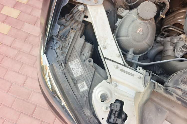 Used Mercedes-Benz E-Class 2021 E 260 L 4MATIC Engine Bay Right