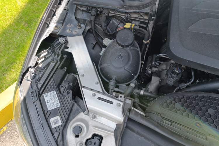 Used Mercedes-Benz E-Class 2021 E 300 L Luxury Model Engine Bay Right