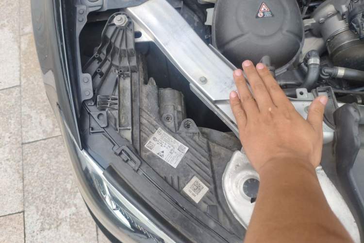 Used Mercedes-Benz E-Class 2021 E 300 L Luxury Model Engine Bay Right