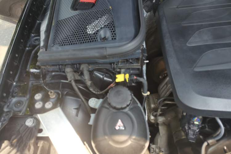 Used Mercedes-Benz E-Class 2021 Facelift E 300 L Stylish Edition Engine Bay Right