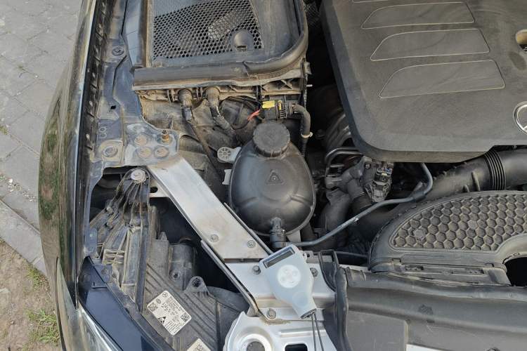 Used Mercedes-Benz E-Class 2021 E 260 L Engine Bay Right