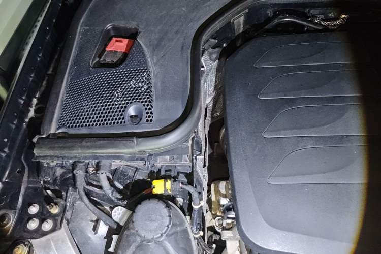 Used Mercedes-Benz E-Class 2021 E 300 L Luxury Model Engine Bay Right