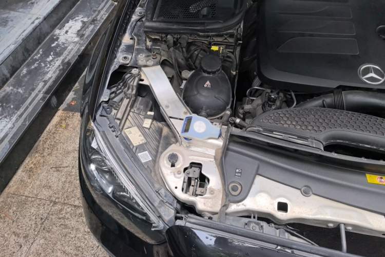 Used Mercedes-Benz E-Class 2021 E 300 L Premium Edition Engine Bay Right