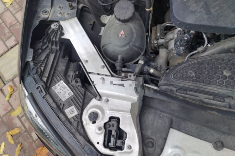 Used Mercedes-Benz E-Class 2021 E 300 L Sporty and Stylish Model Engine Bay Right