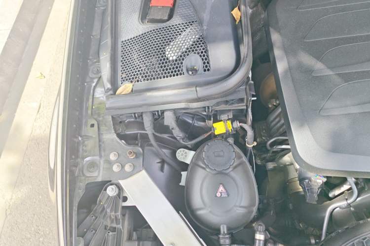 Used Mercedes-Benz E-Class 2021 Facelift E 300 L Stylish Edition Engine Bay Right