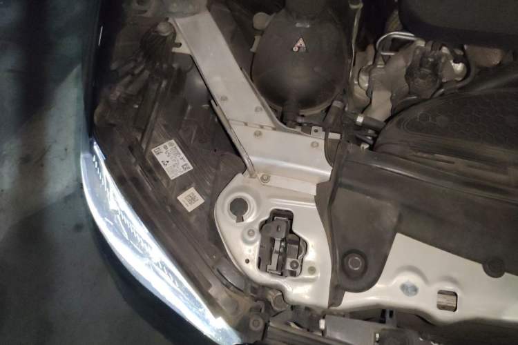 Used Mercedes-Benz E-Class 2021 Restyled E 300 L Luxury Edition Engine Bay Right