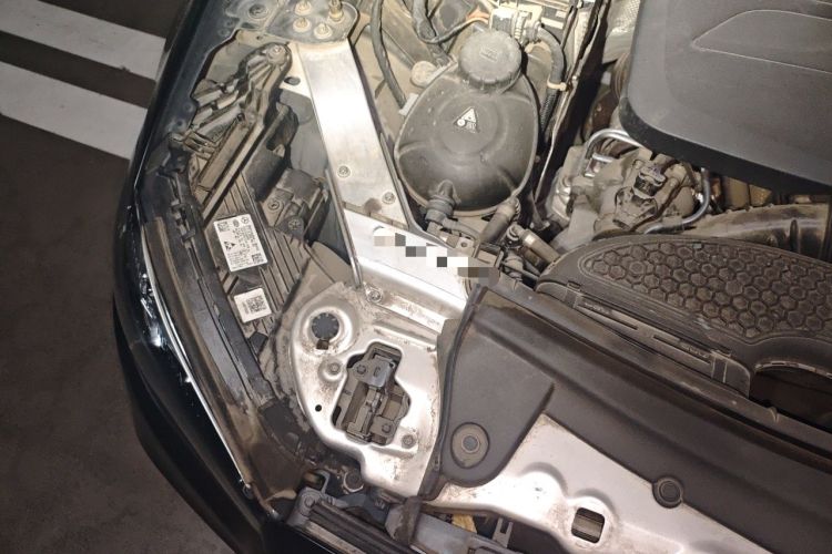 Used Mercedes-Benz E-Class 2021 Restyled E 300 L Sport Luxury Edition Engine Bay Right