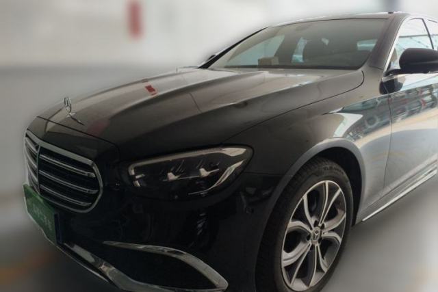 Ojetý Mercedes-Benz E-Class 2021 E 300 L Luxury Model