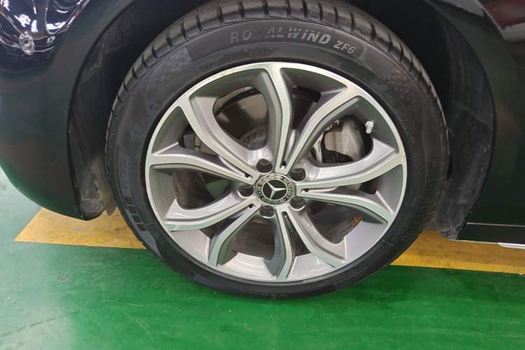 Used Mercedes-Benz E-Class 2021 Restyled E 300 L Sporty and Stylish Edition Exterior 1