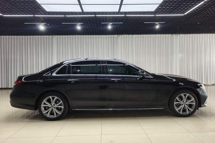Used Mercedes-Benz E-Class 2021 E 300 L Sporty and Stylish Model Exterior 3